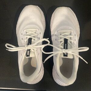 Nike women’s revolution 6